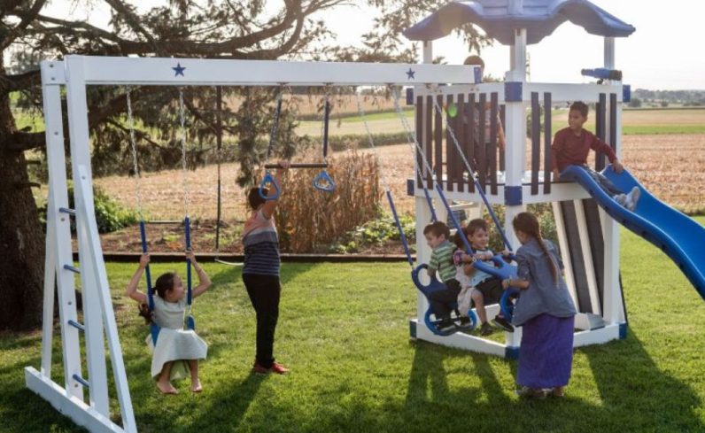 Custom swing set model for backyards